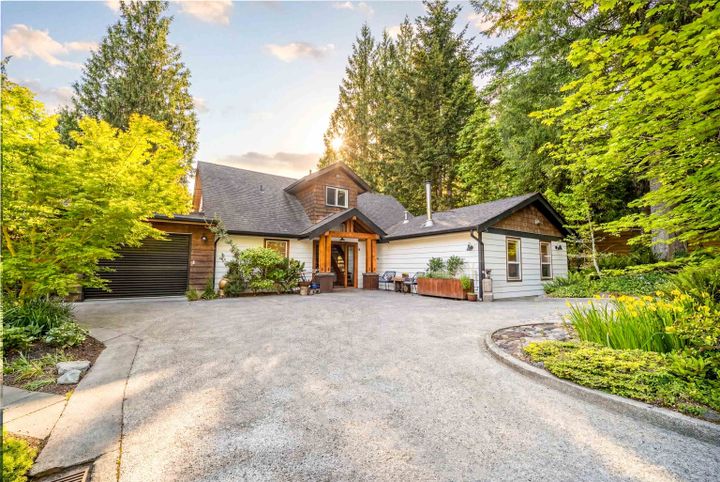 40495-n-highlands-way-garibaldi-highlands-squamish-01 at 40495 N Highlands Way, Garibaldi Highlands, Squamish