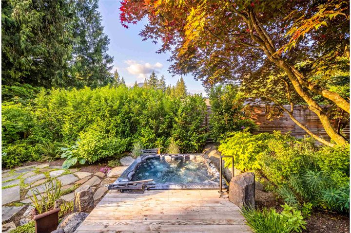 40495-n-highlands-way-garibaldi-highlands-squamish-02 at 40495 N Highlands Way, Garibaldi Highlands, Squamish