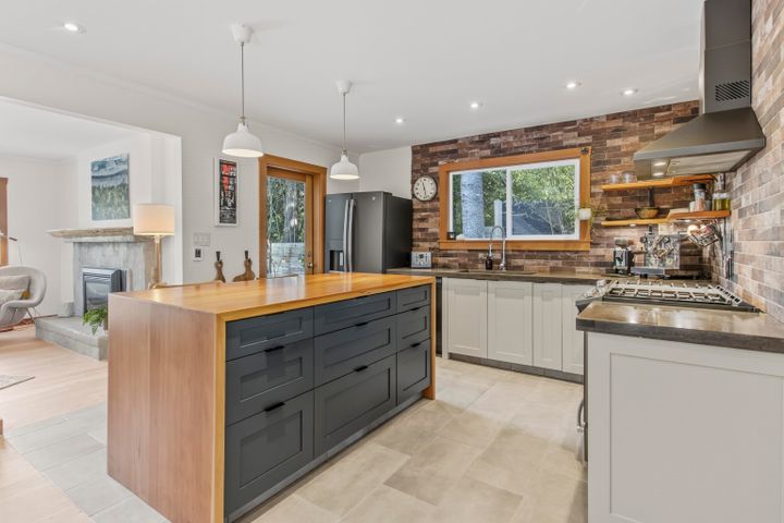 40495-n-highlands-way-garibaldi-highlands-squamish-12 at 40495 N Highlands Way, Garibaldi Highlands, Squamish