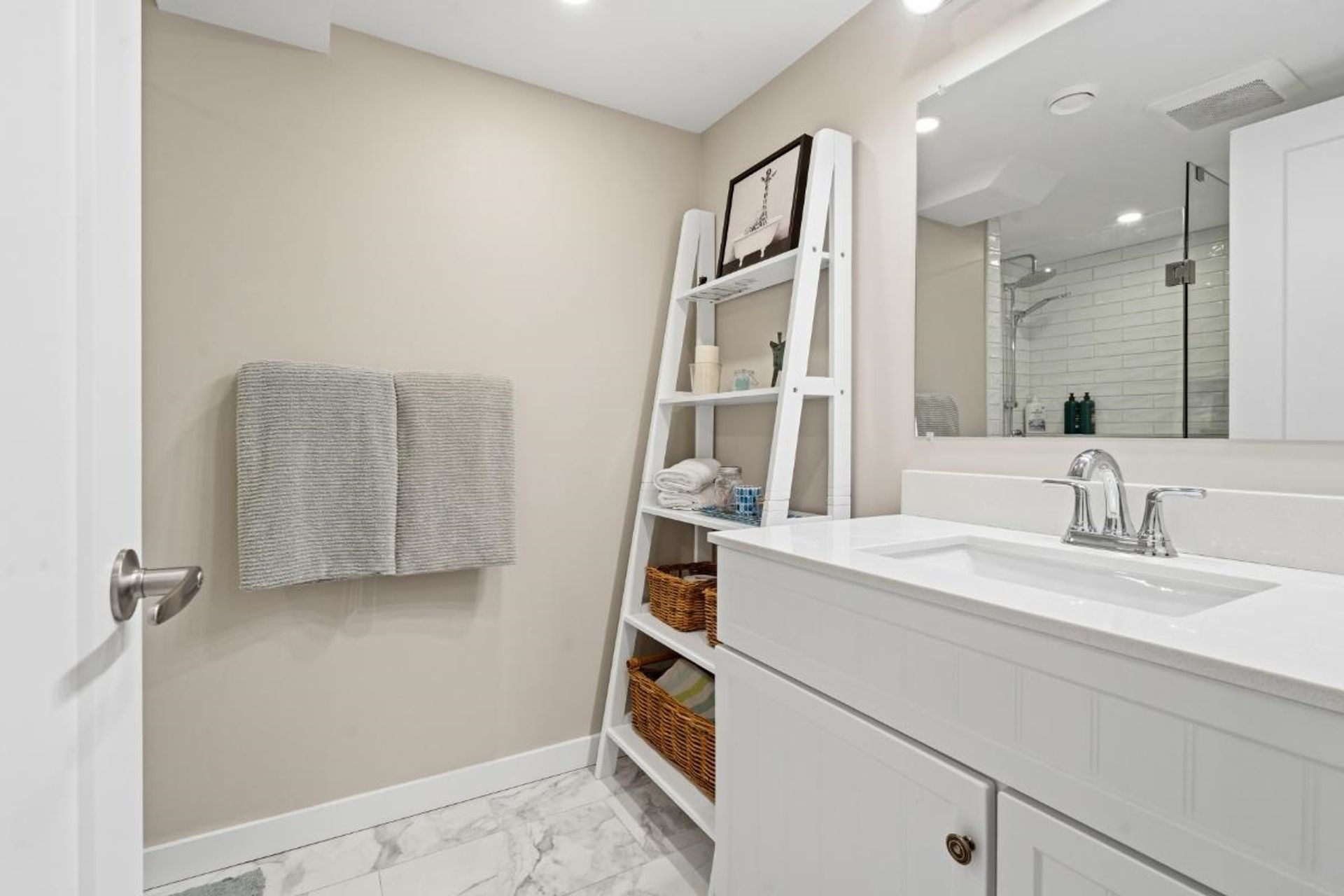 272-osborne-road-e-upper-lonsdale-north-vancouver-27 at 272 Osborne Road E, Upper Lonsdale, North Vancouver