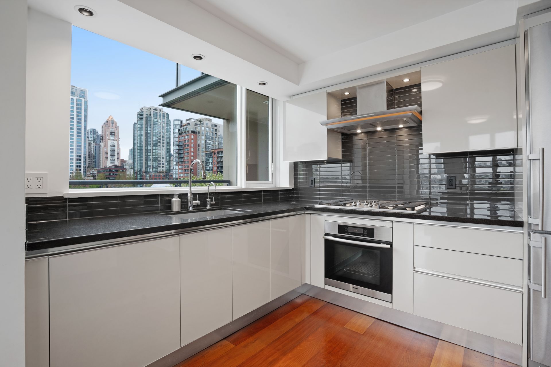 10 at 603 - 1383 Marinaside Crescent, Yaletown, Vancouver West