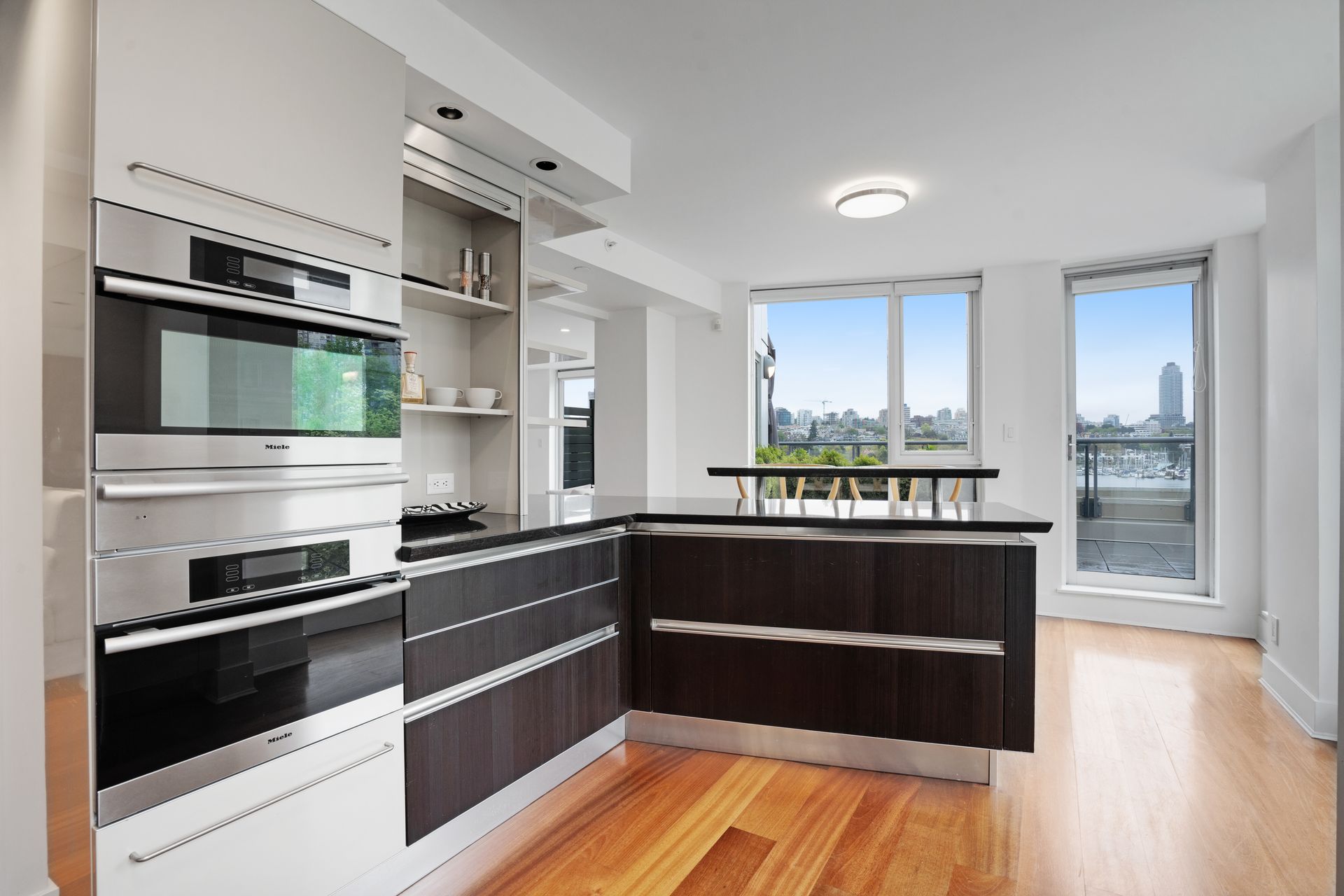 11 at 603 - 1383 Marinaside Crescent, Yaletown, Vancouver West