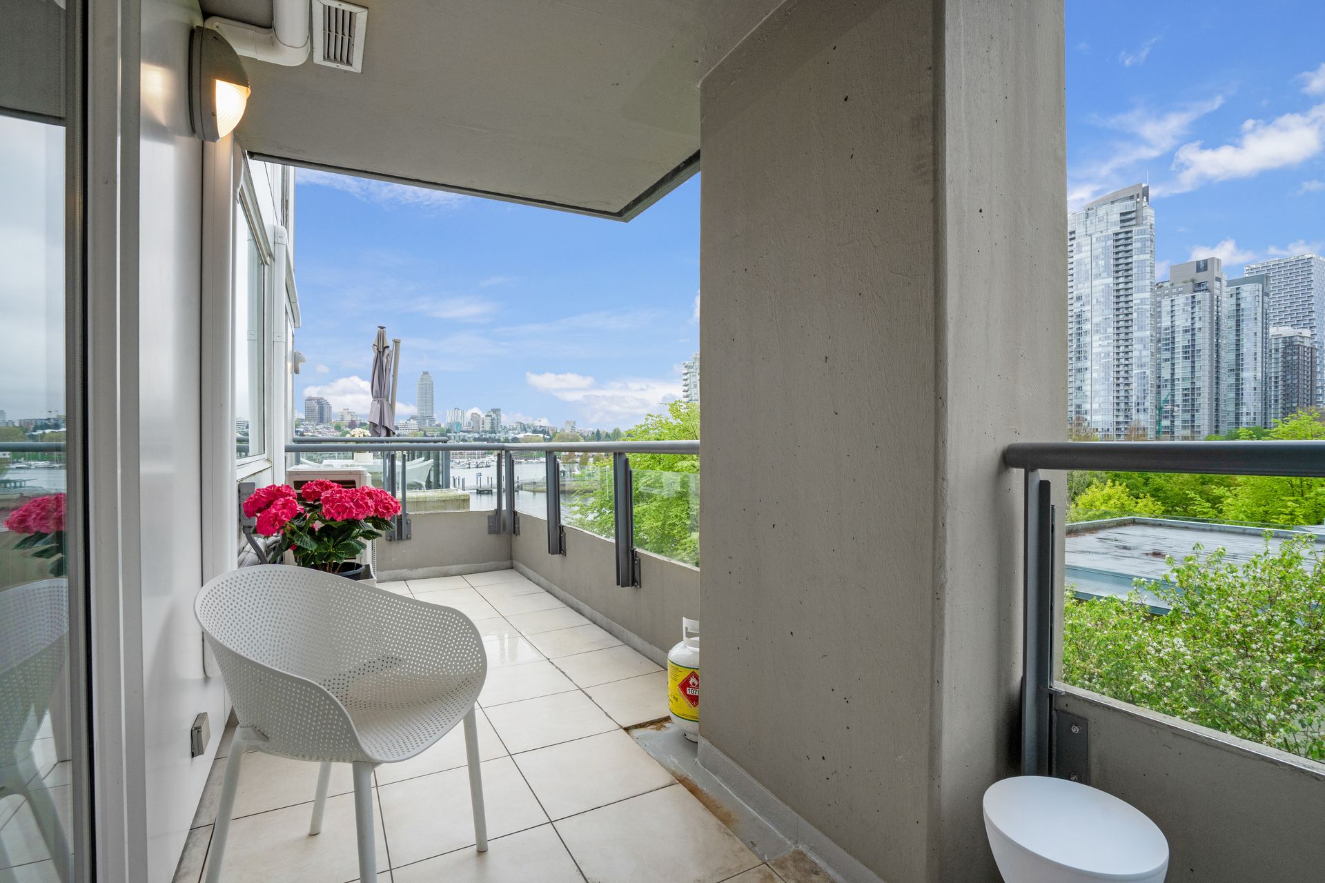 12 at 603 - 1383 Marinaside Crescent, Yaletown, Vancouver West