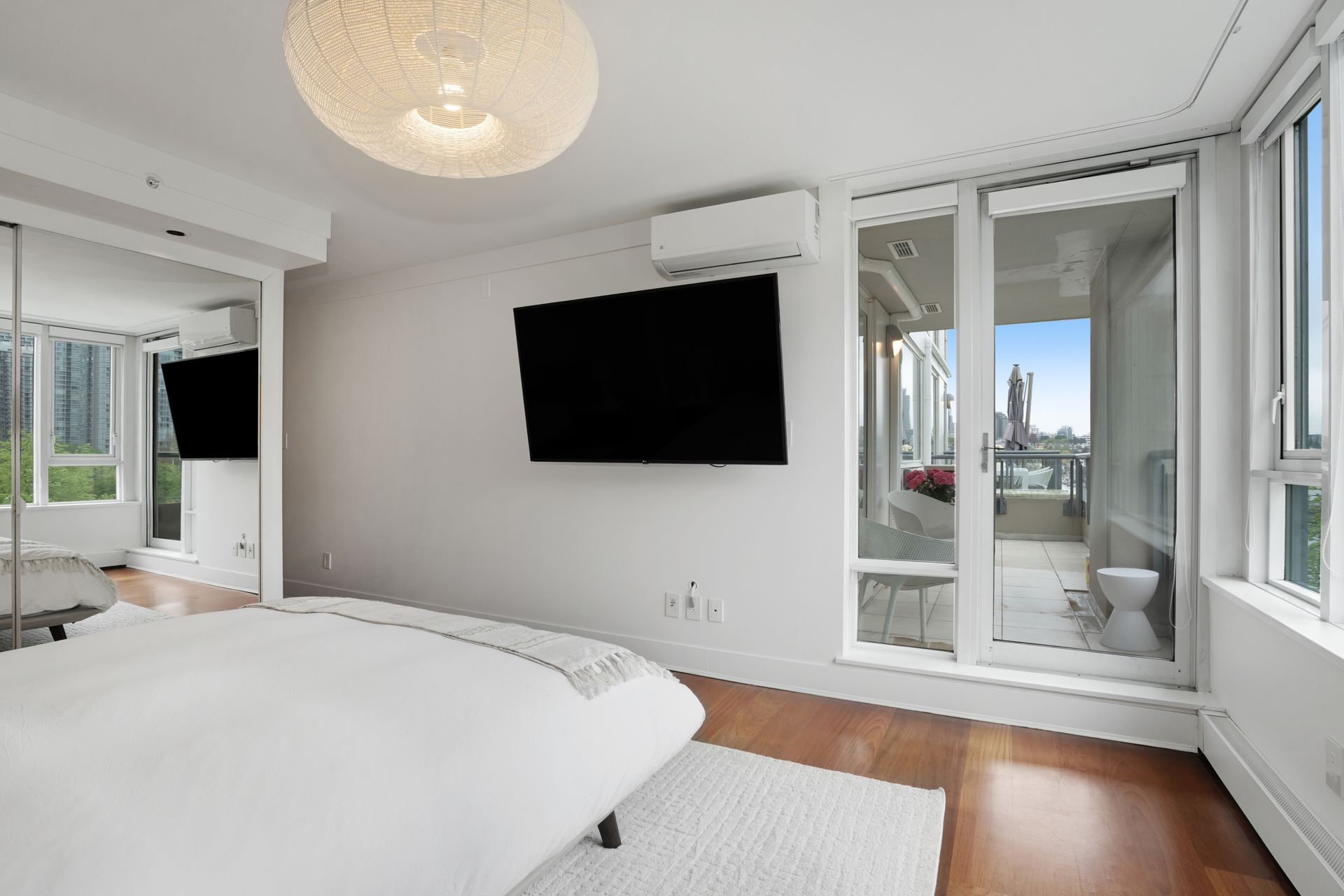 19 at 603 - 1383 Marinaside Crescent, Yaletown, Vancouver West