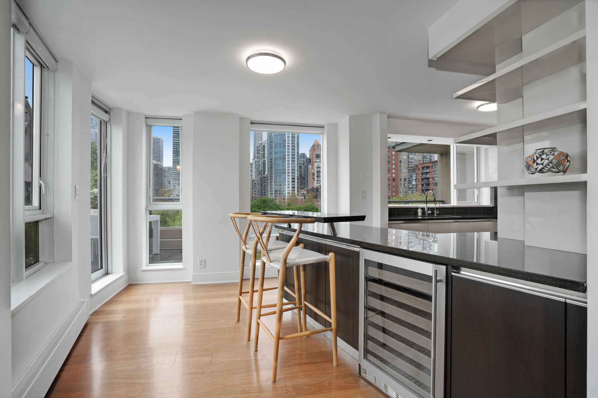 8 at 603 - 1383 Marinaside Crescent, Yaletown, Vancouver West