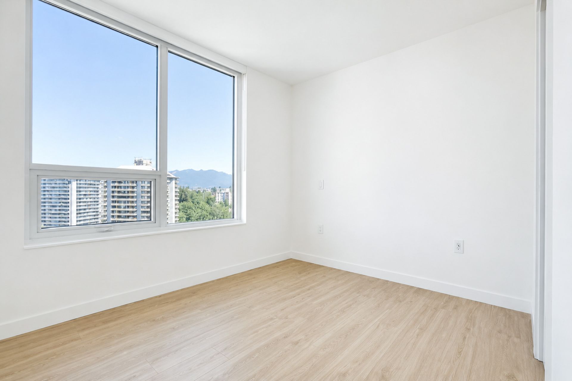 11 at 2208 - 2135 Springer Avenue, Burnaby, Brentwood Park, Burnaby North