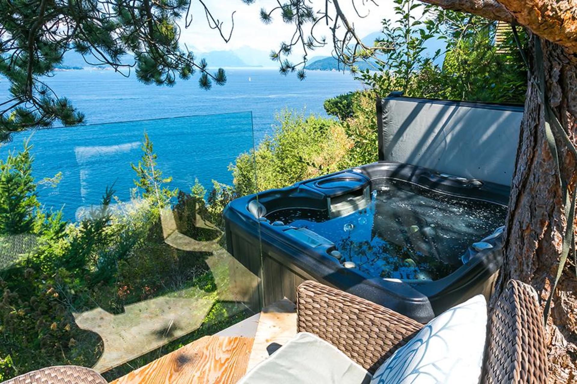Jacuzzi at 6995 Hycroft, Whytecliff, West Vancouver
