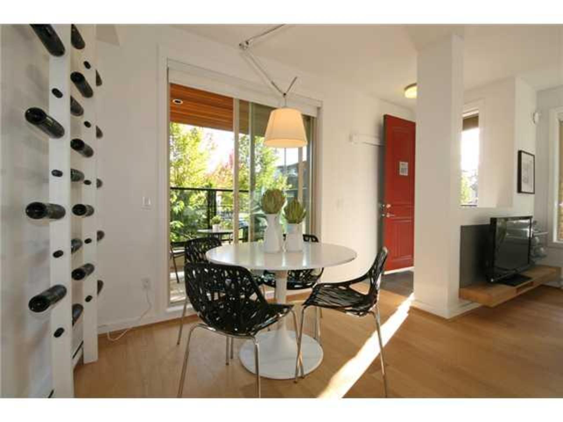 V1031932_501_20 at 107 - 3478  Mall