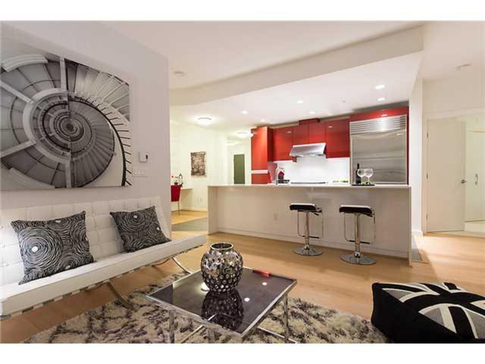 V1031932_801_19 at 107 - 3478  Mall