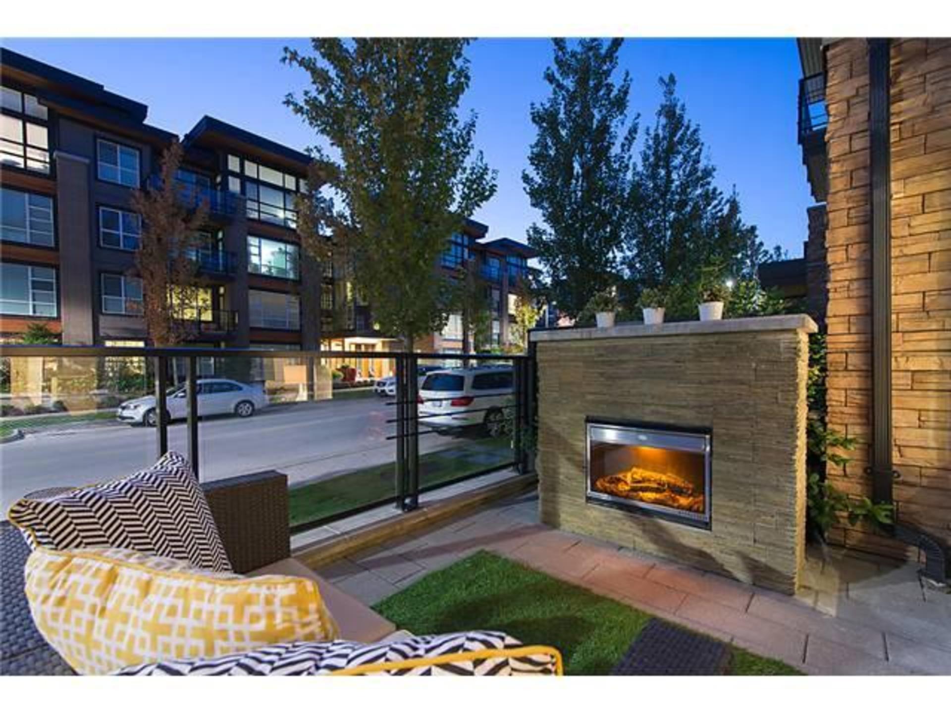 V1031932_C01_14 at 107 - 3478  Mall