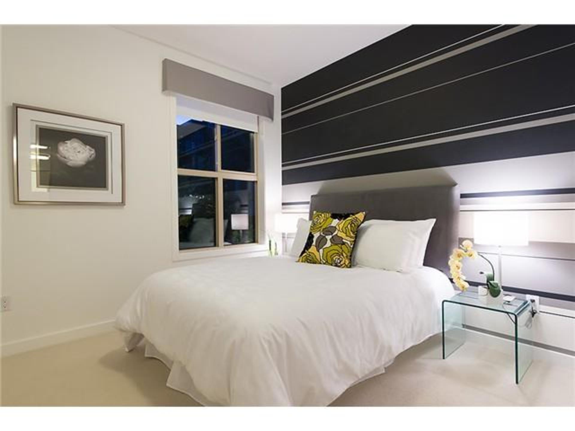 V1031932_J01_98 at 107 - 3478  Mall