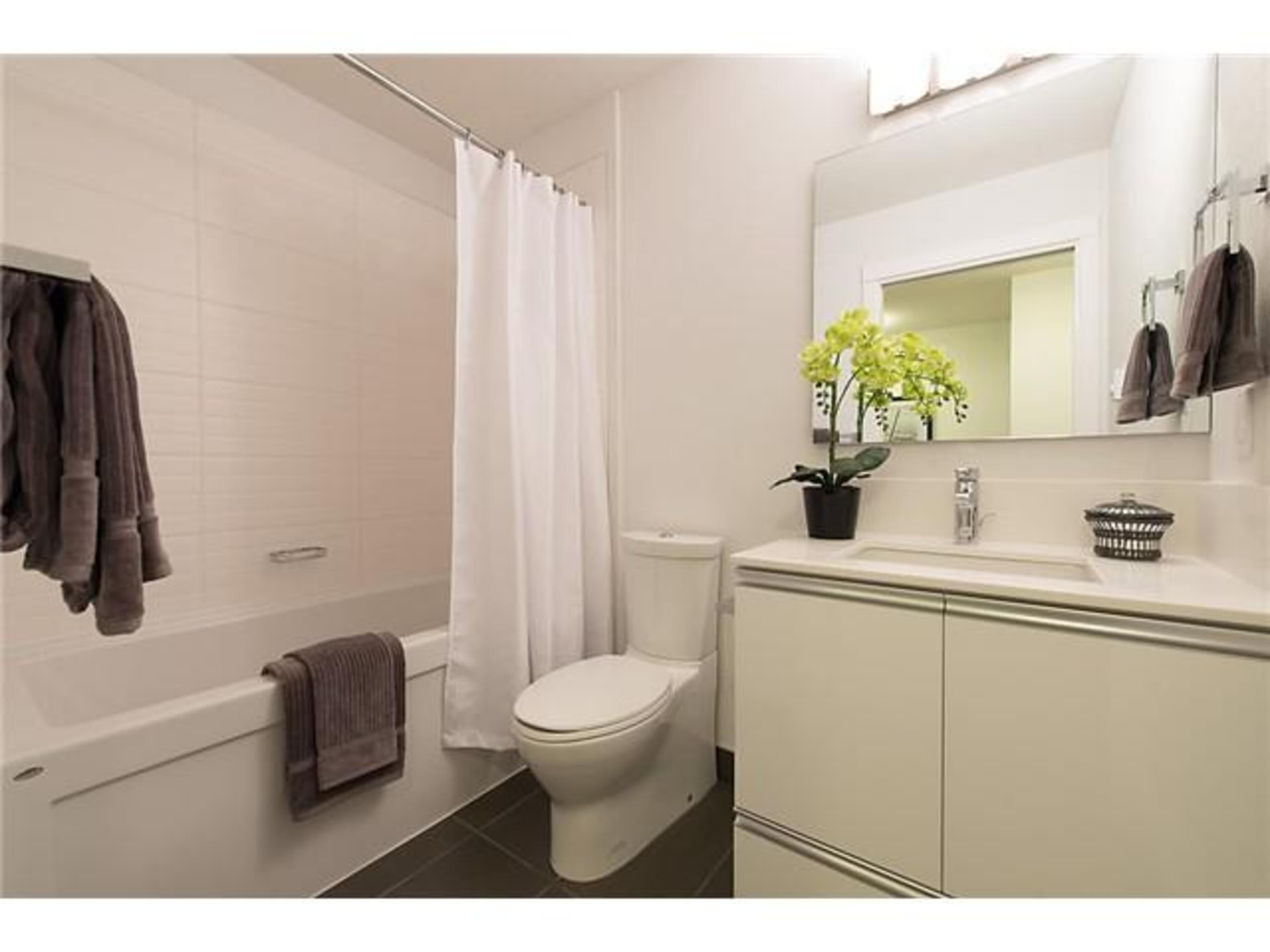 V1031932_K01_94 at 107 - 3478  Mall