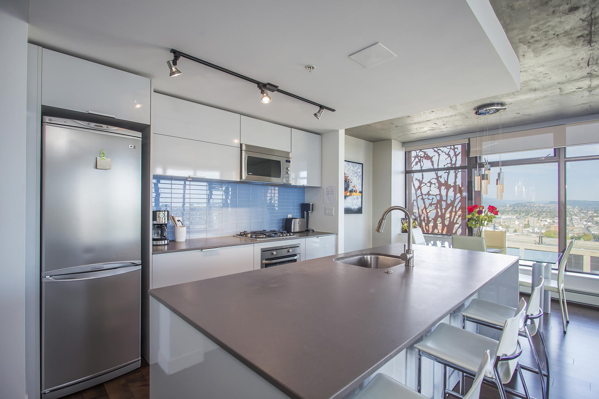 Kitchen with city view at 3806 - 128 Cordova, Downtown VW, Vancouver West