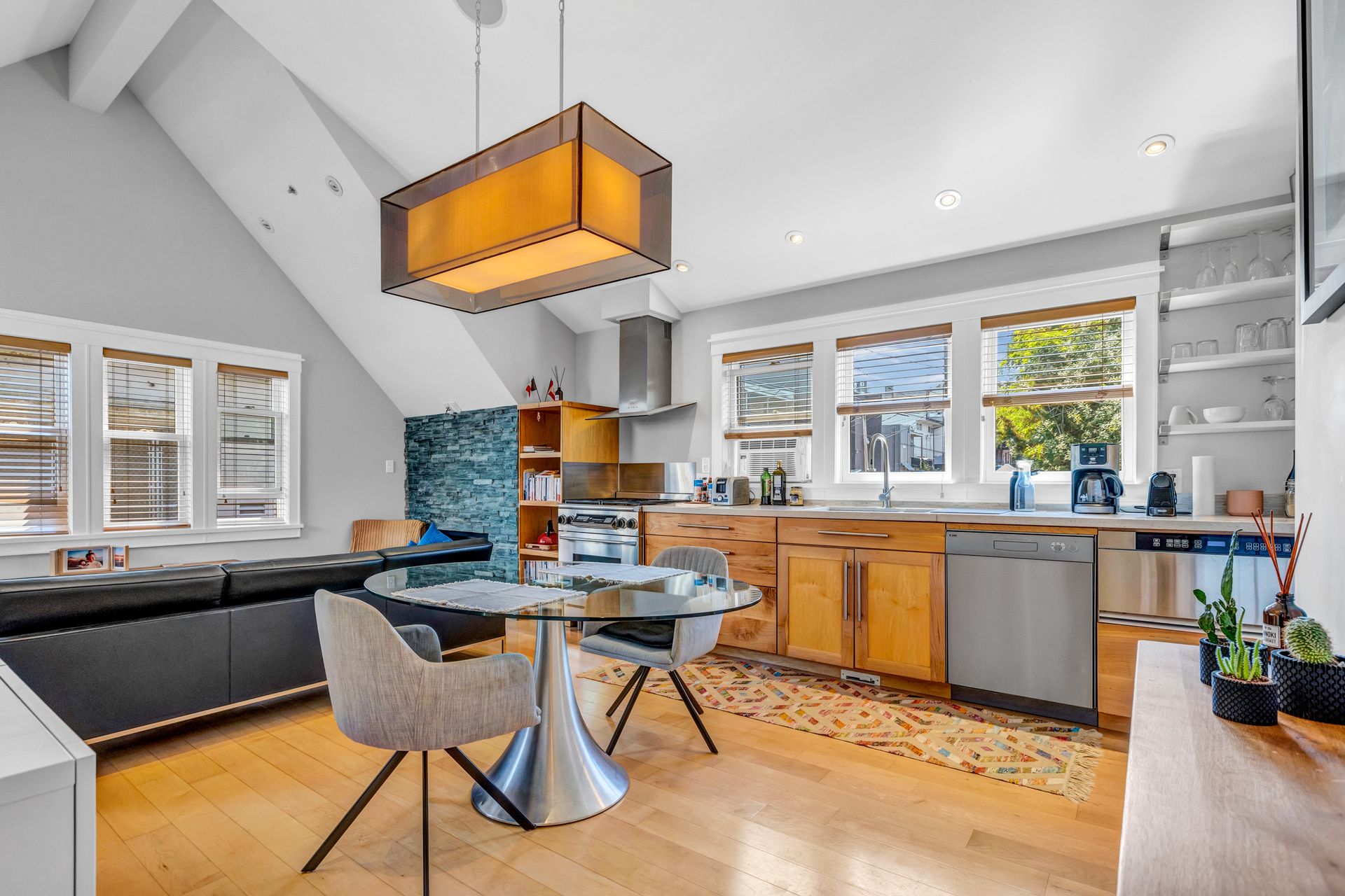 23 at 2034 3rd Avenue, Kitsilano, Vancouver West