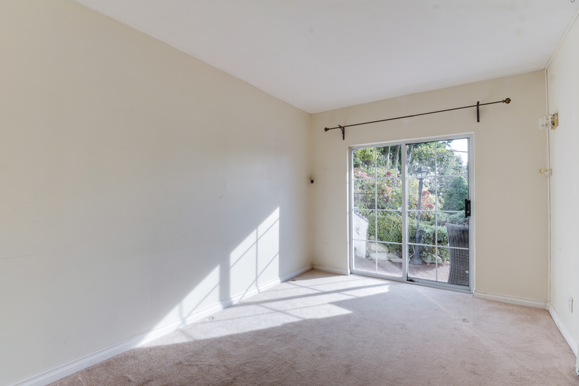 16 at 824 11th Street, Sentinel Hill, West Vancouver