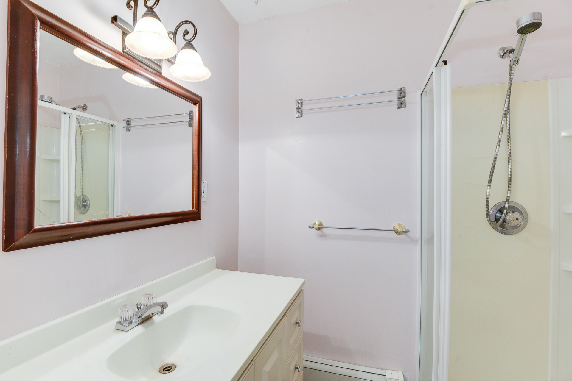 17 at 824 11th Street, Sentinel Hill, West Vancouver