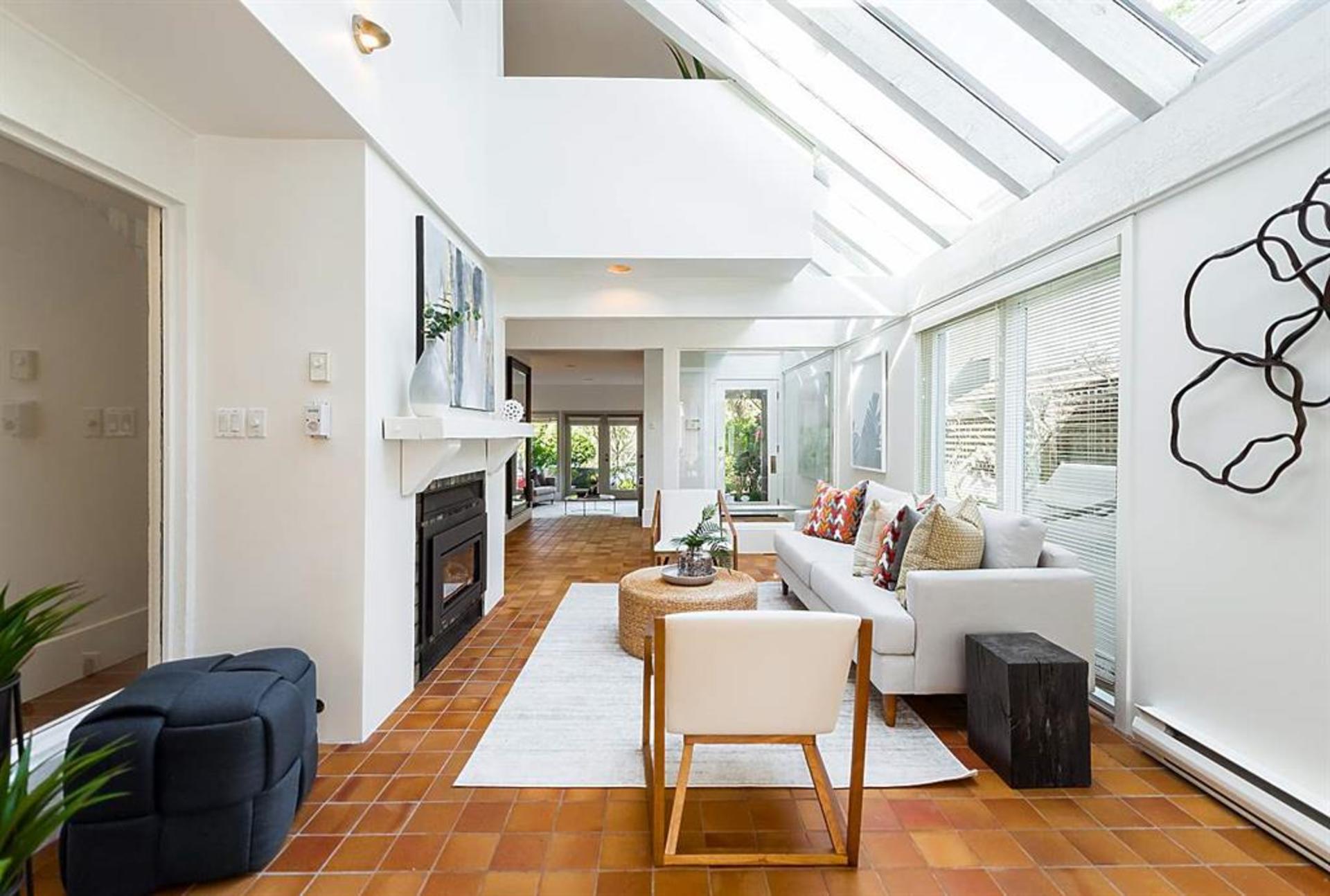 262378912-1 at 1756 15 Th Avenue, Fairview VW, Vancouver West