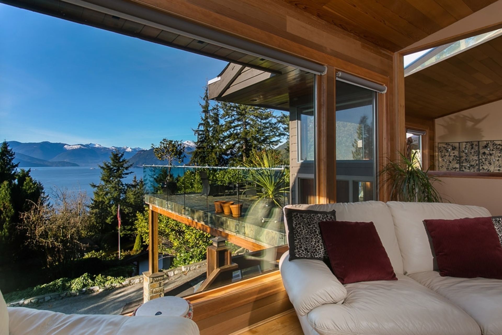 Living Room at 105 OCEANVIEW RD, LIONS BAY, Out of Town