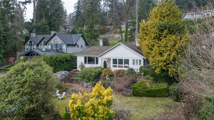 449-hillcrest-st-aerial-360hometours-02s at 449 Hillcrest Street, Westmount WV, West Vancouver