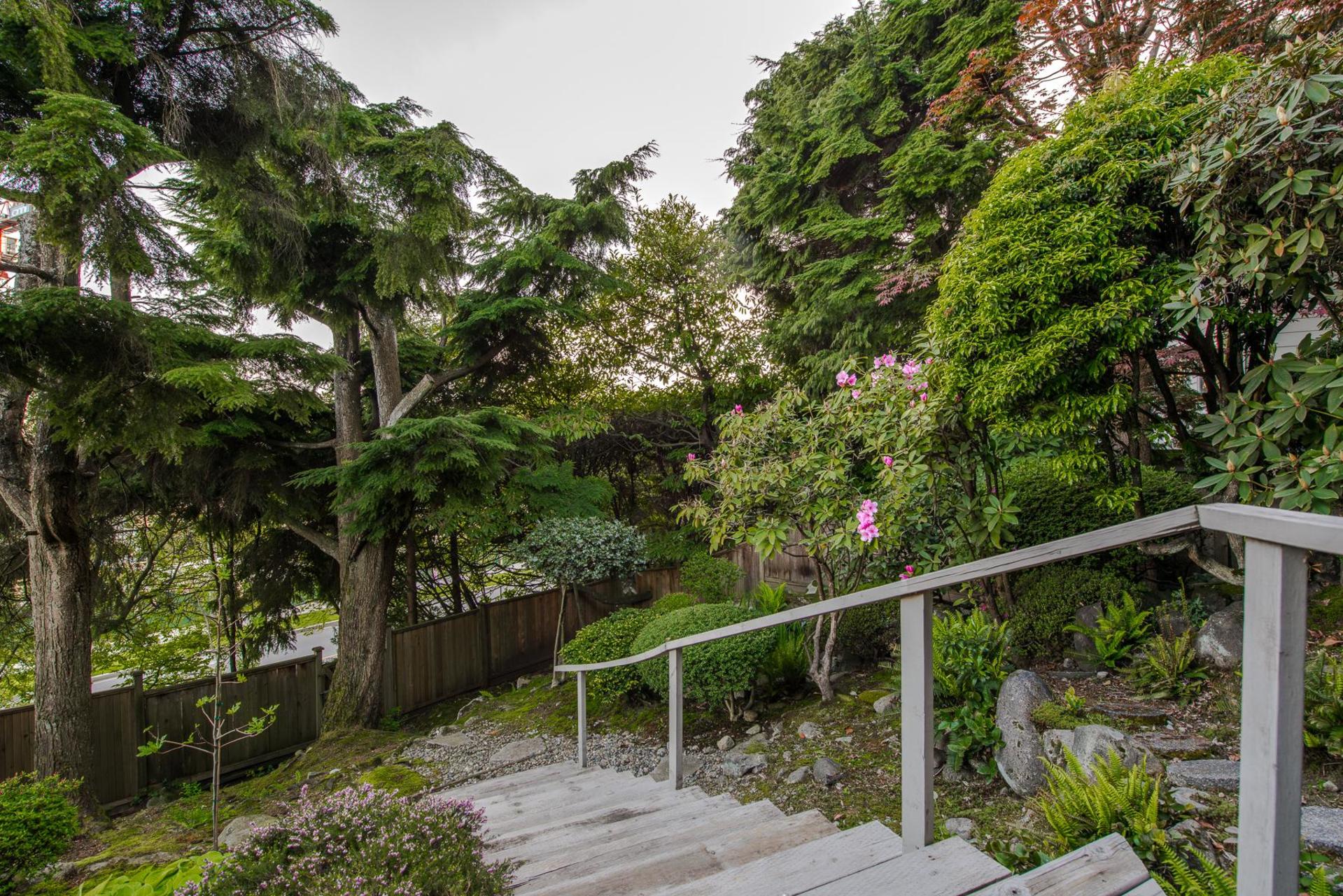 842-Esquimalt-Avenue-West-Vancouver-360hometours-21s at 842  Avenue, Sentinel Hill, West Vancouver