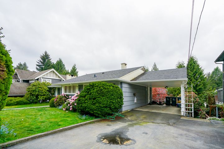 3975-hillcrest-avenue-north-vancouver-2 at 3975 Hillcrest Avenue, Edgemont, North Vancouver