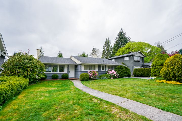 3975-hillcrest-avenue-north-vancouver-4 at 3975 Hillcrest Avenue, Edgemont, North Vancouver