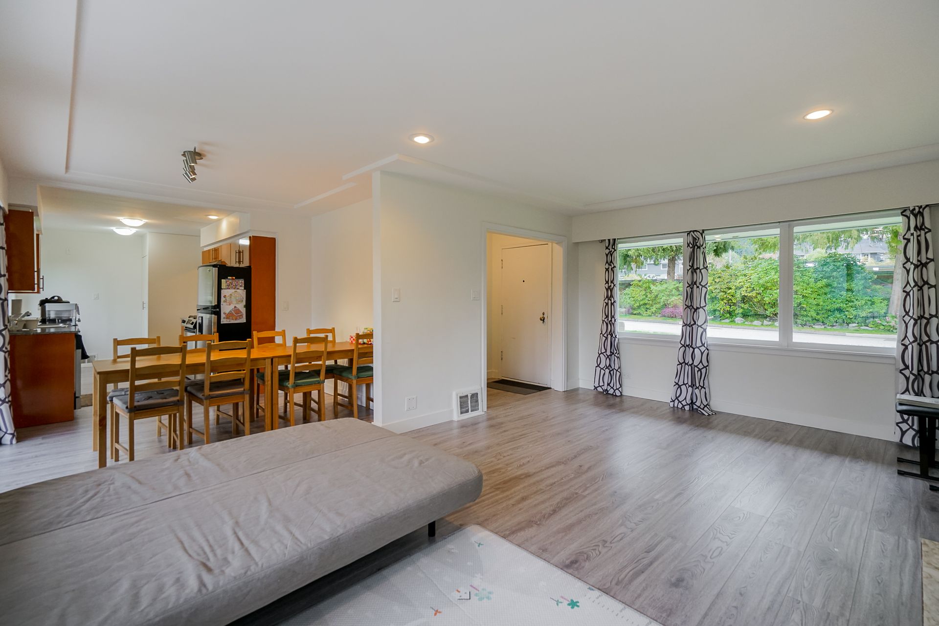 3975-hillcrest-avenue-north-vancouver-8 at 3975 Hillcrest Avenue, Edgemont, North Vancouver
