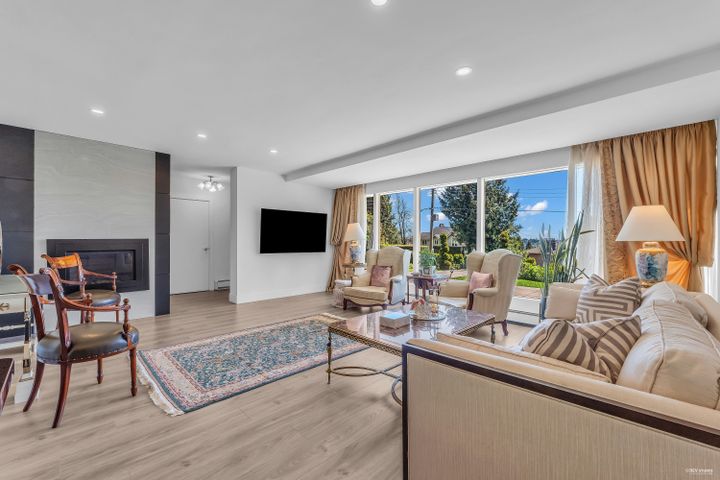 Spacious Open-Concept Living Room – 1555 Lawson Ave, West Vancouver at 1555 Lawson Avenue, Ambleside, West Vancouver
