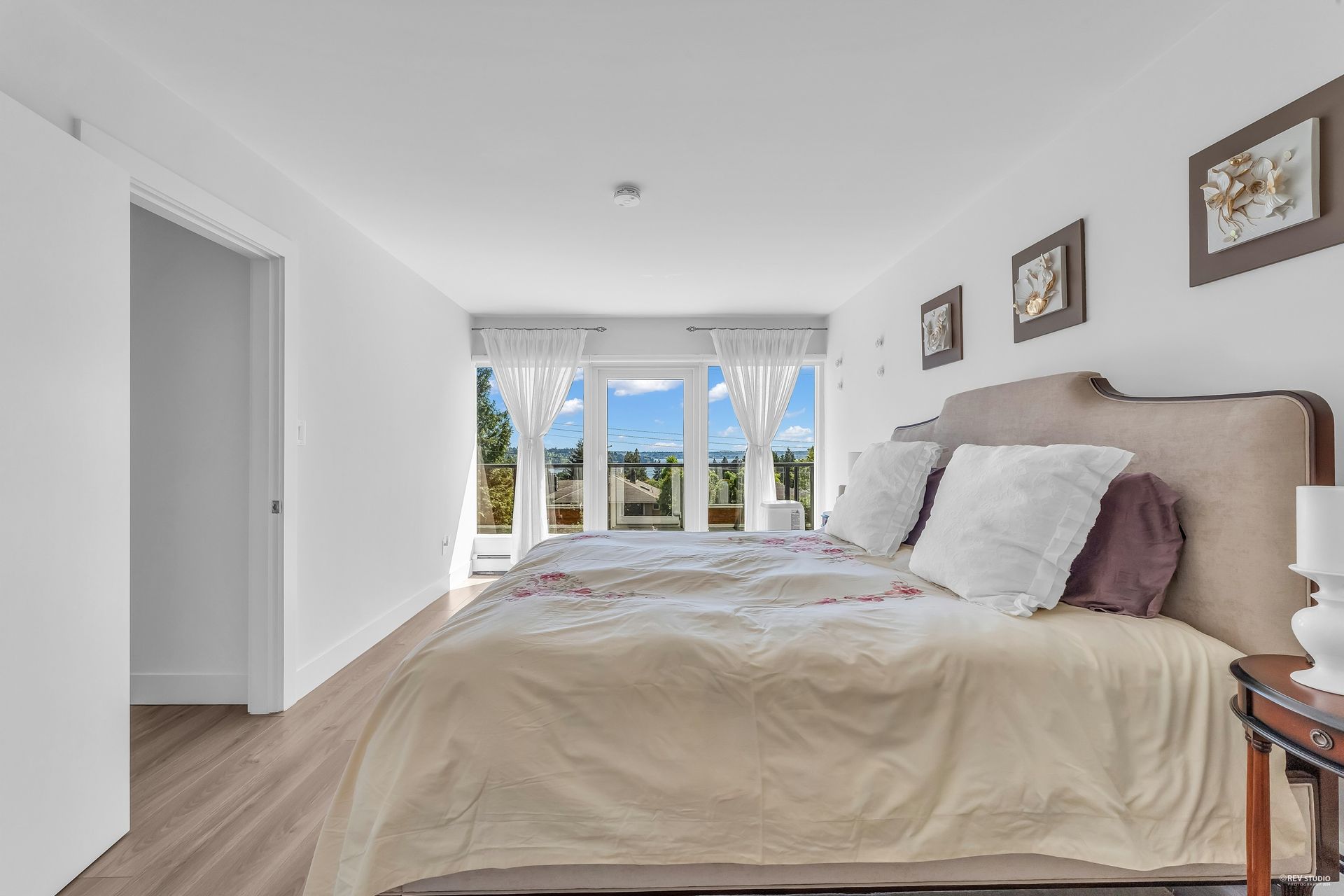 Luxury Master Suite Retreat in Prestigious Ambleside at 1555 Lawson Avenue, Ambleside, West Vancouver