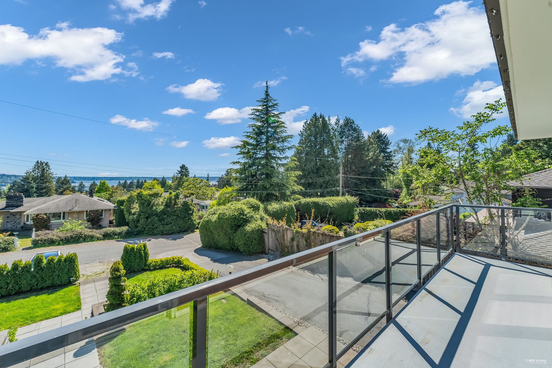 Luxury Outdoor Entertaining Spaces with Pacific Ocean Views at 1555 Lawson Avenue, Ambleside, West Vancouver