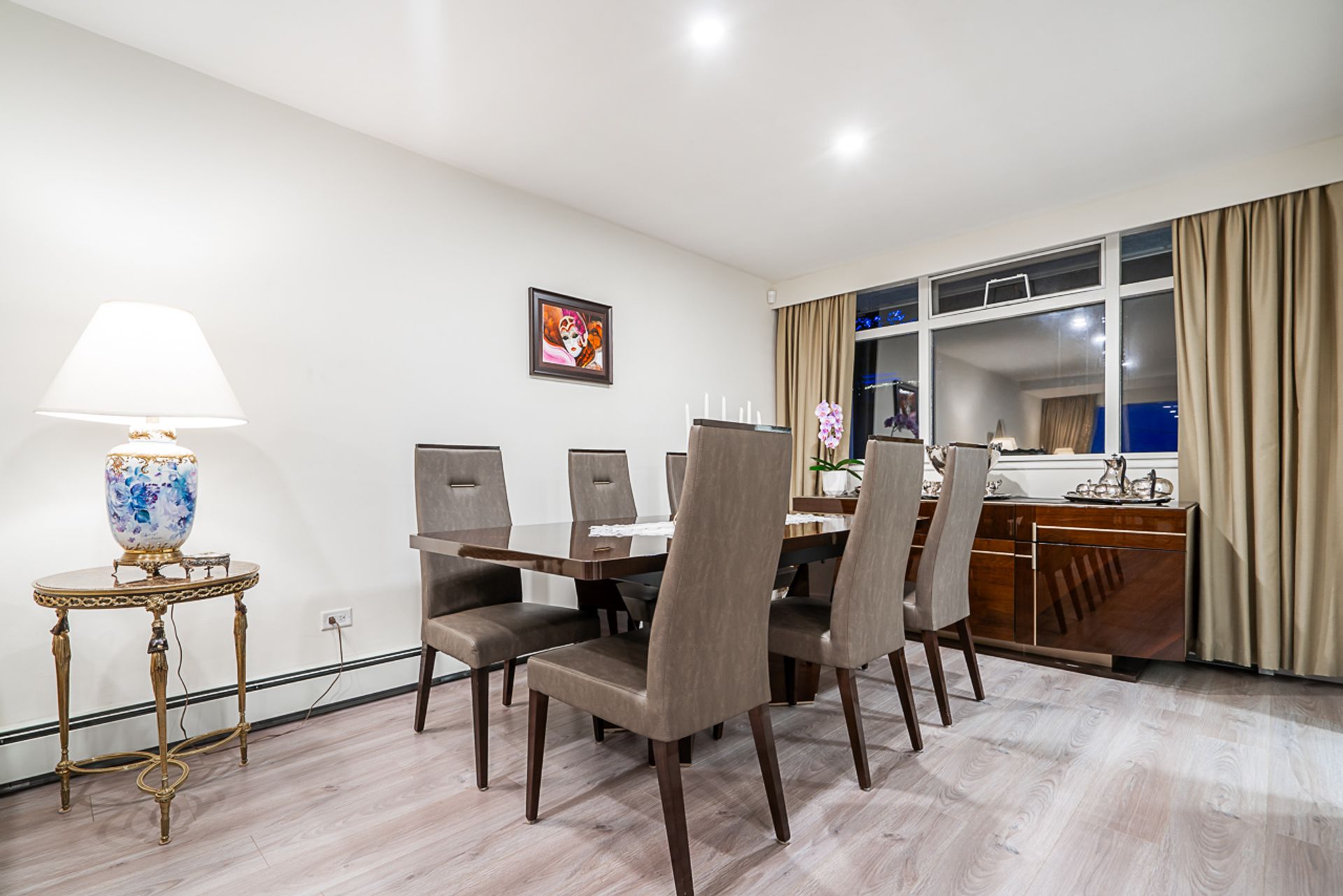Ambleside Luxury Living Close to Shopping & Dining at 1555 Lawson Avenue, Ambleside, West Vancouver