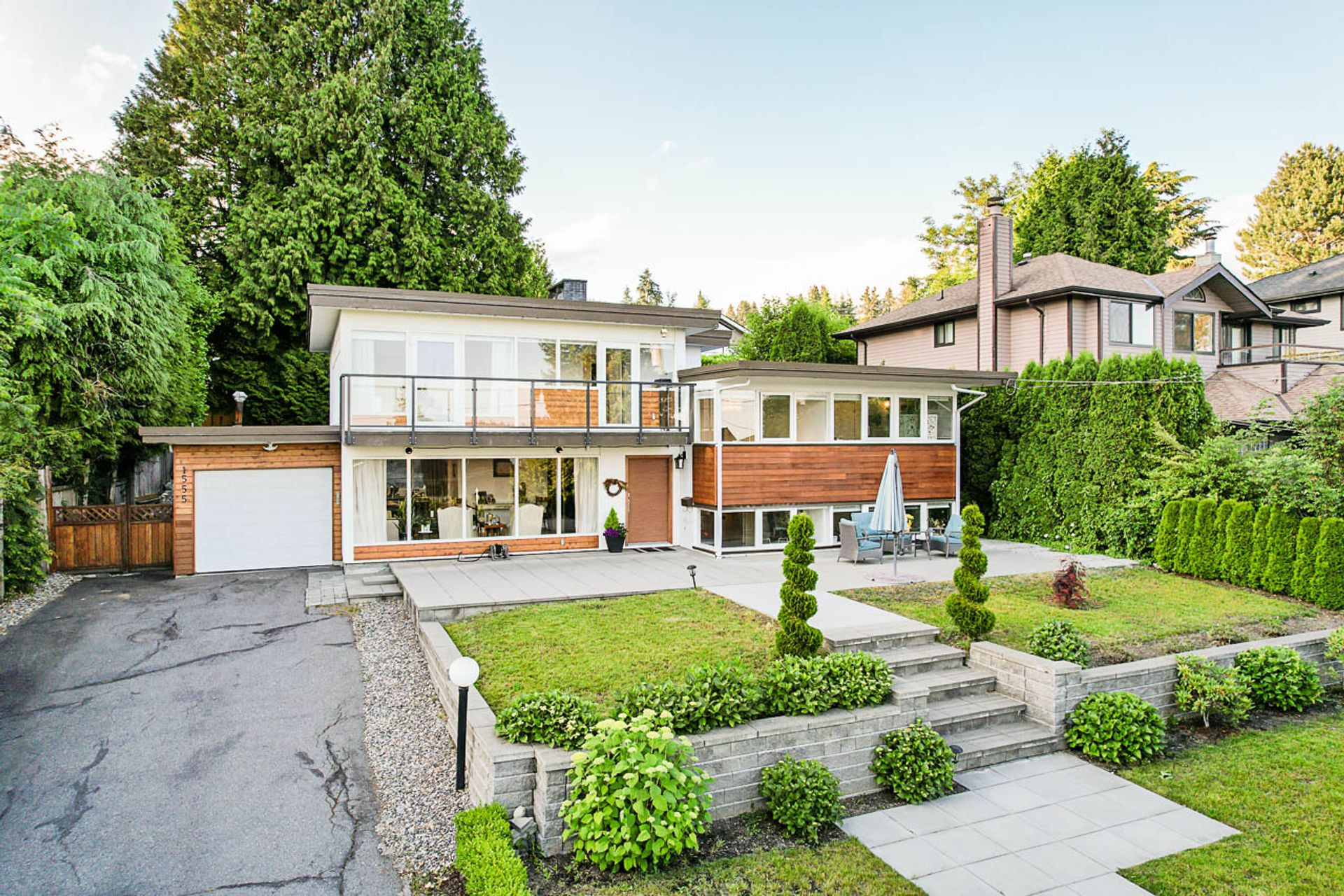 Luxury West Vancouver Living Near Top Schools & Parks at 1555 Lawson Avenue, Ambleside, West Vancouver
