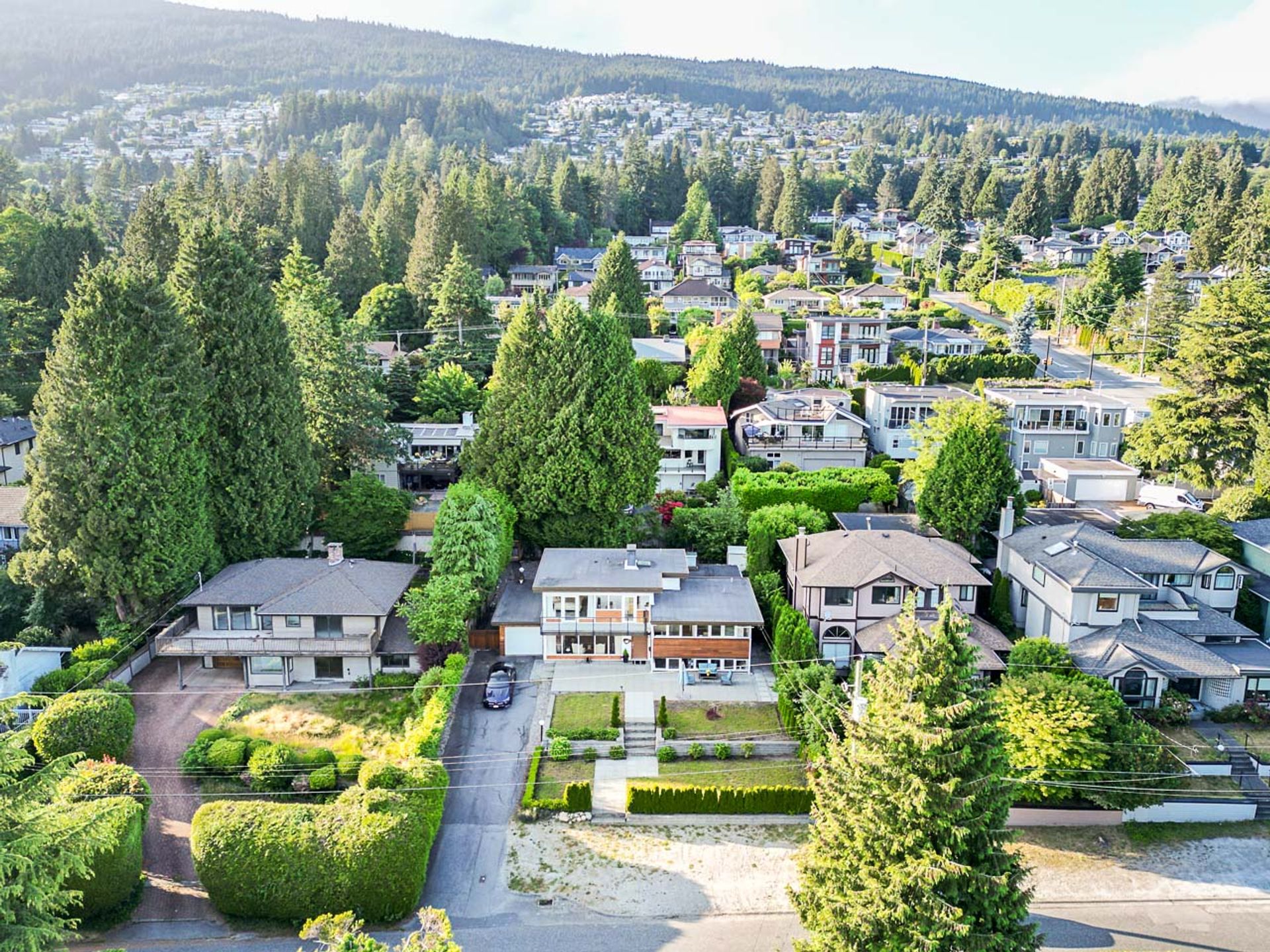 West Vancouver Luxury Real Estate with Panoramic Views at 1555 Lawson Avenue, Ambleside, West Vancouver