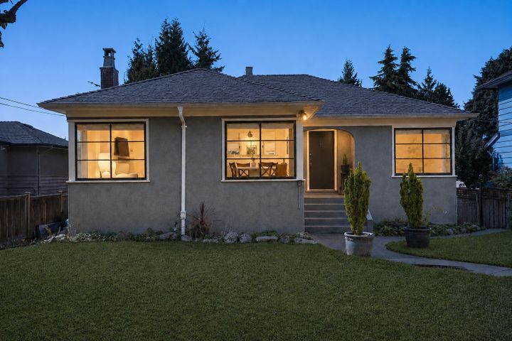6 at 1258 Jefferson Avenue, Ambleside, West Vancouver
