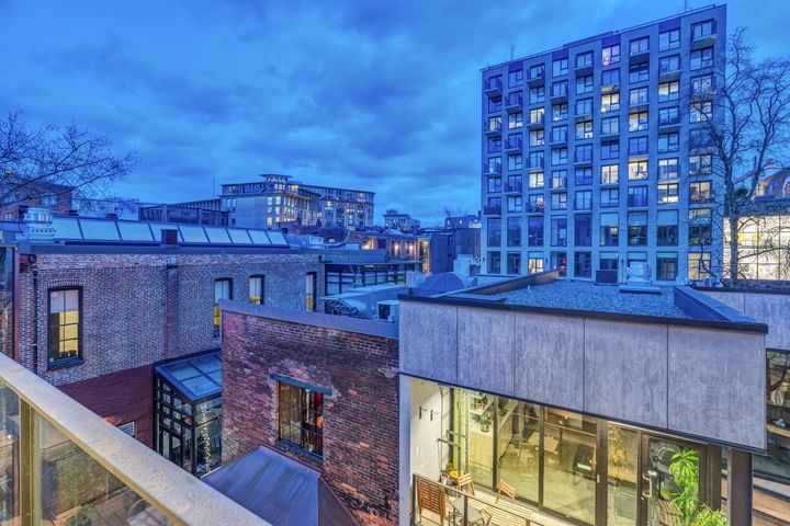Heritage Loft Near SkyTrain and Downtown Core at 305 - 12 Water Street, Downtown VW, Vancouver West