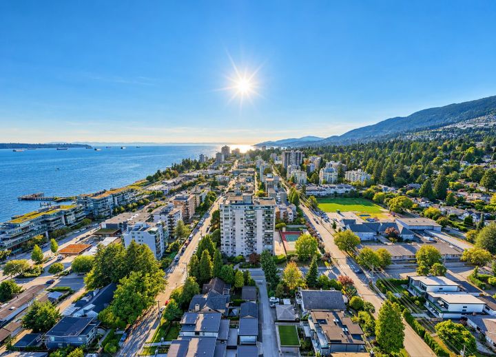 555-13th-street-ambleside-west-vancouver-16 at 1102 - 555 13th Street, Ambleside, West Vancouver