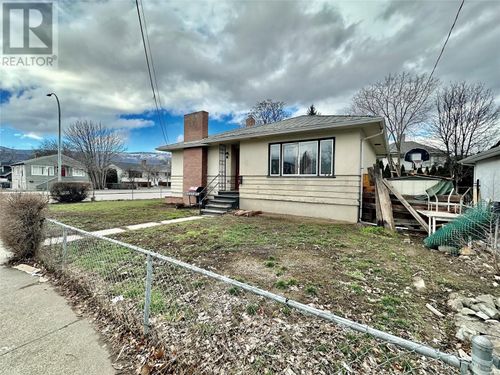 902-lawson-avenue-kelowna-north-kelowna-01 at 902 Lawson Avenue, Kelowna North, Kelowna