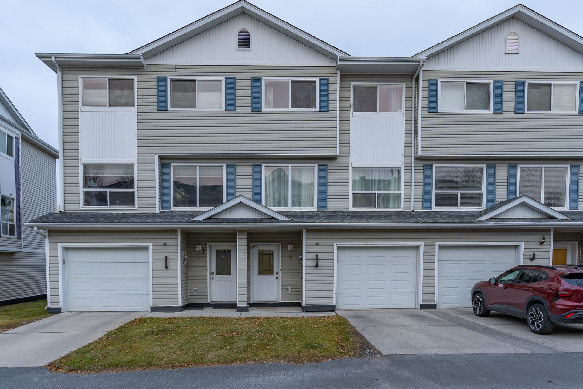 6 - 705 Williams Avenue, Yellowknife photo number 1