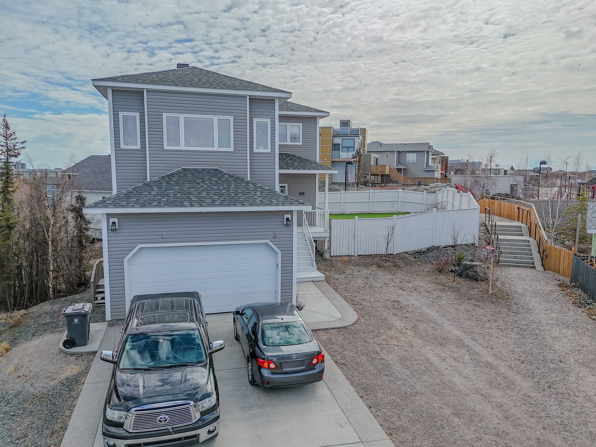 1 Lyons Point, Yellowknife photo number 1