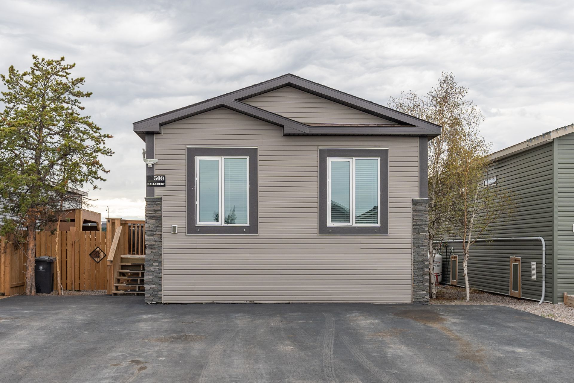 509 Hall Court, Yellowknife photo number 1