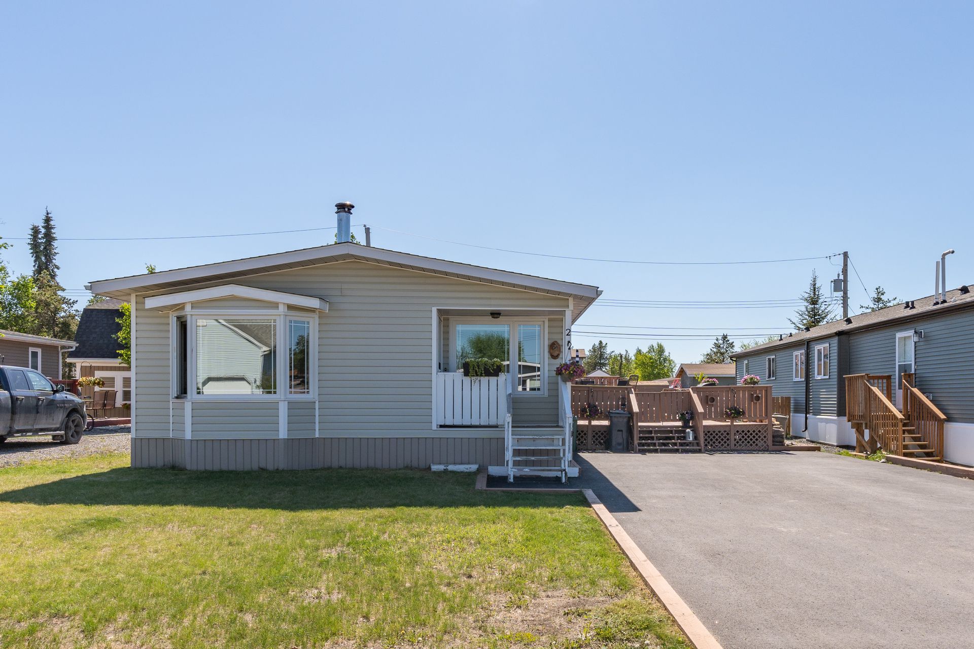 2 Glick Court, Yellowknife photo number 1