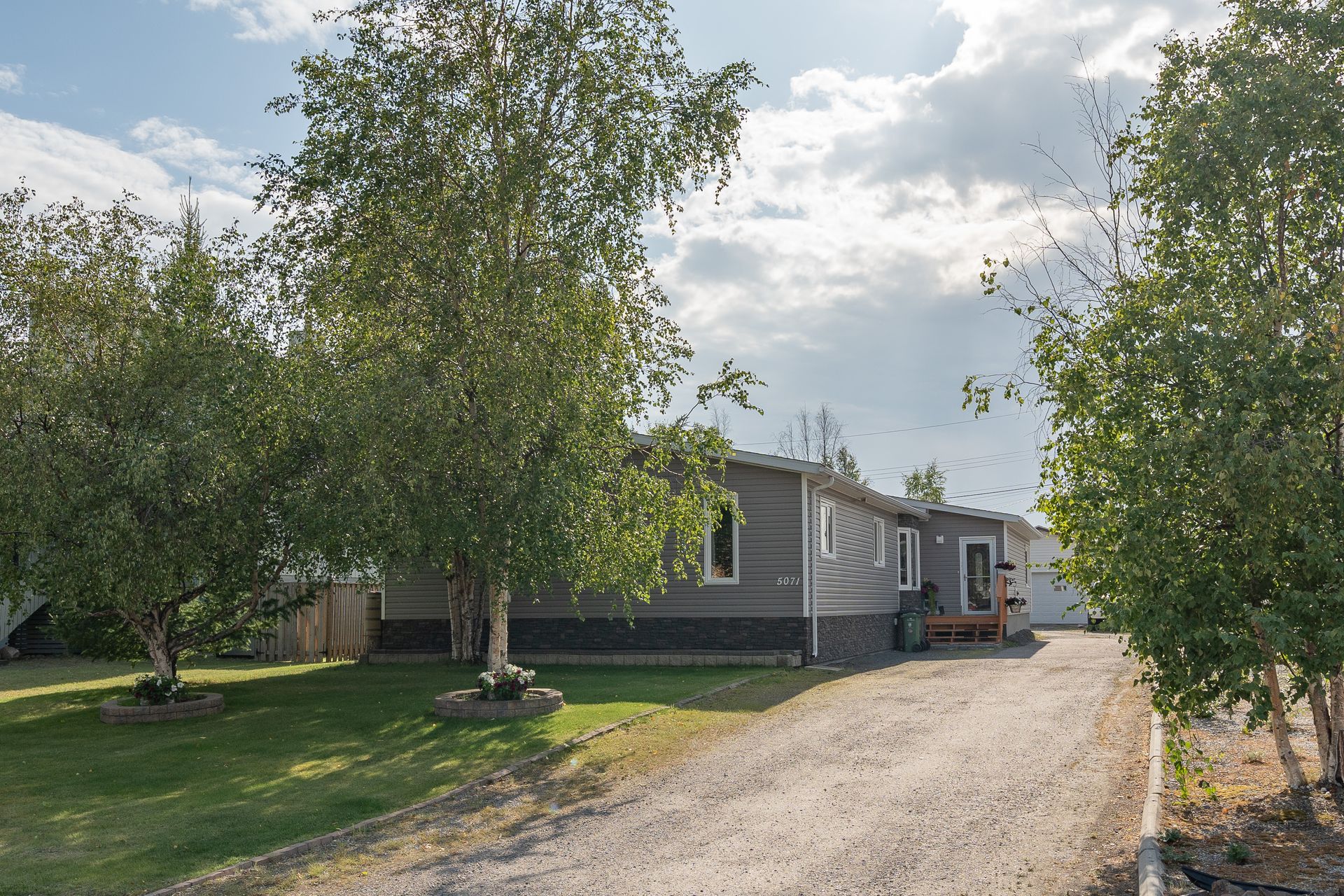 5071 Finlayson Drive, Yellowknife photo number 1