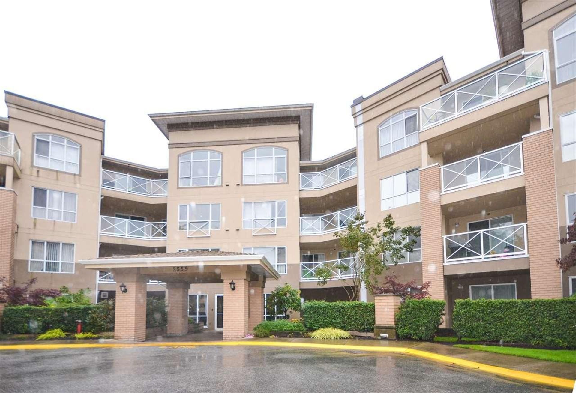 Photo of 301 - 2559 Parkview Lane, Central Pt Coquitlam, Port Coquitlam
