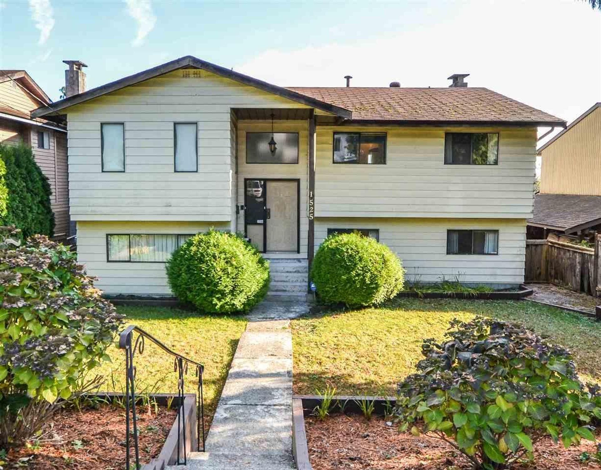 Photo of 1525 Pitt River Road, Lower Mary Hill, Port Coquitlam