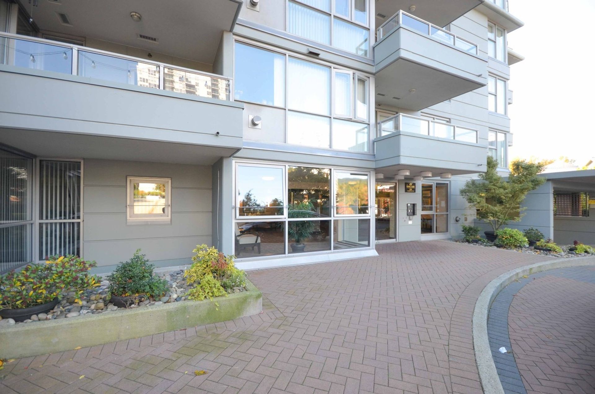 401 - 235 Guildford Way, North Shore Pt Moody, Port Moody