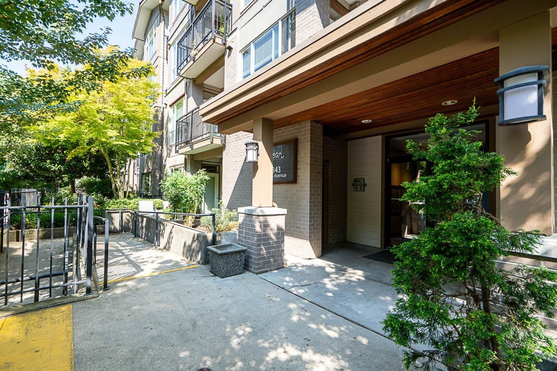 Photo of 201 - 2343 Atkins Avenue, Central Pt Coquitlam, Port Coquitlam
