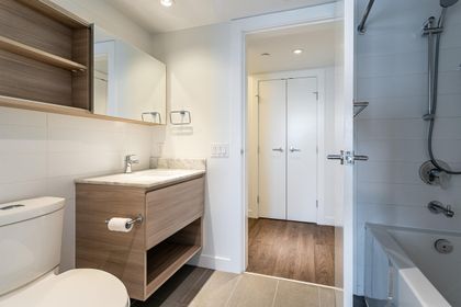 bathrm at #1310 - 988 Quayside Drive, Quay, New Westminster