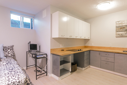 bsmt-kitchen at 4737 Cedarglen Place, Greentree Village, Burnaby South