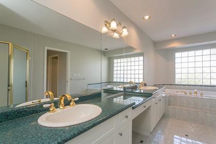 ensuite at 7589 Manzanita Place, Burnaby East