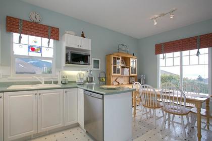 Kitchen & Eating Area at #38 - 1751 Paddock Dr, Westwood Plateau, Coquitlam